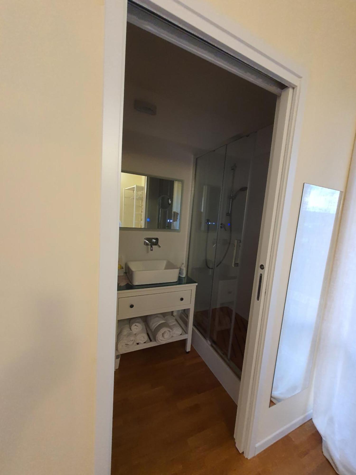 Quadruple Room Bathroom,1539980473:JPEG