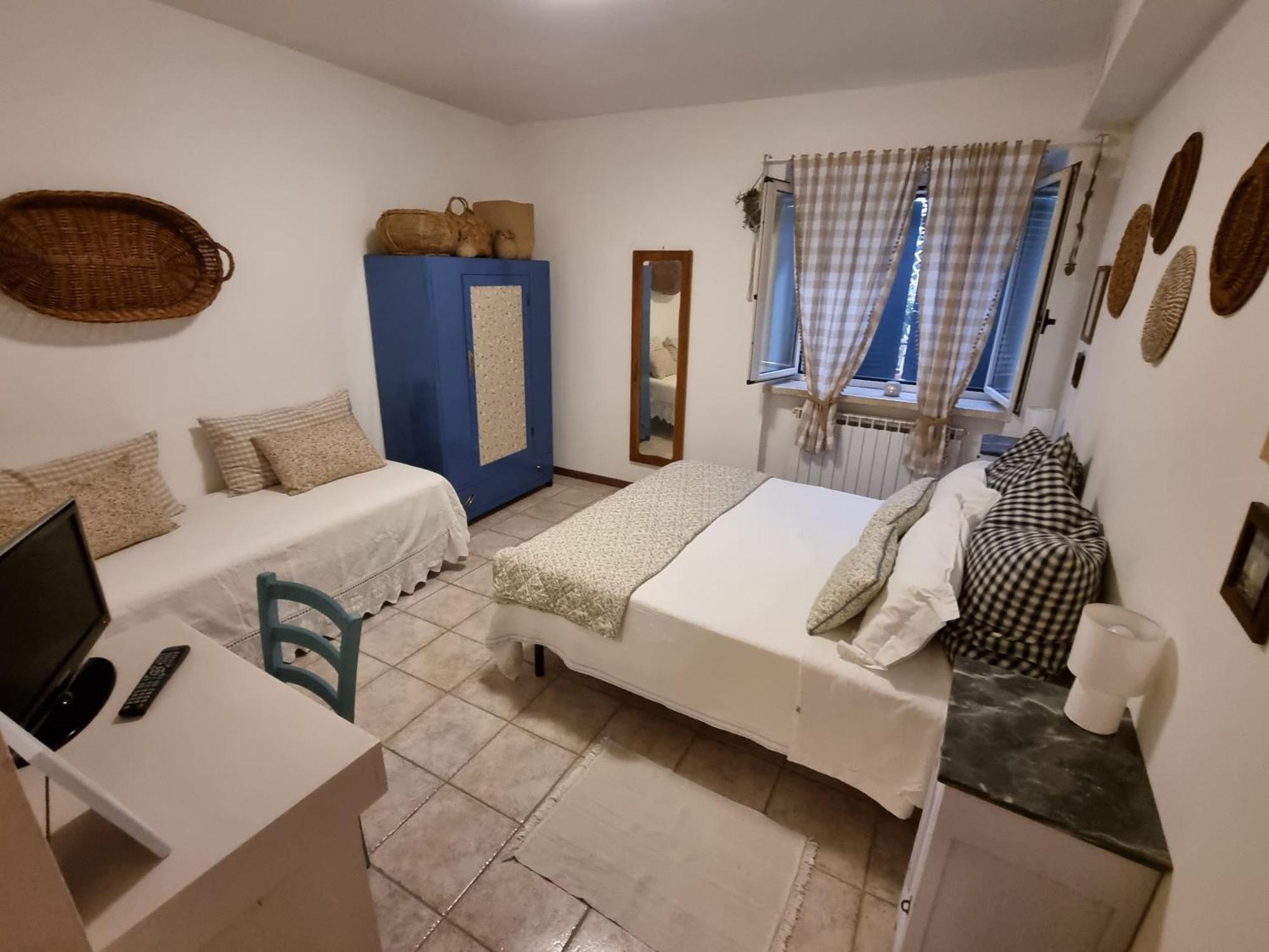 Deluxe One-Bedroom Apartment